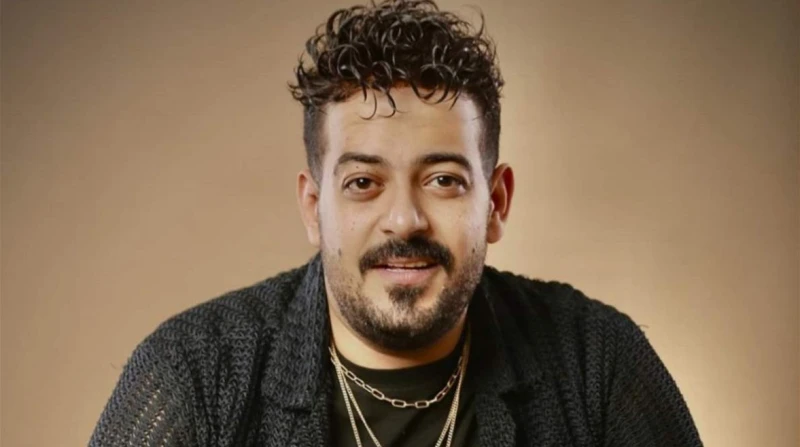 في سرادق العزاء، مطرب مشهور يتحدث عن إسماعيل الليثي بكلمات مؤثرة