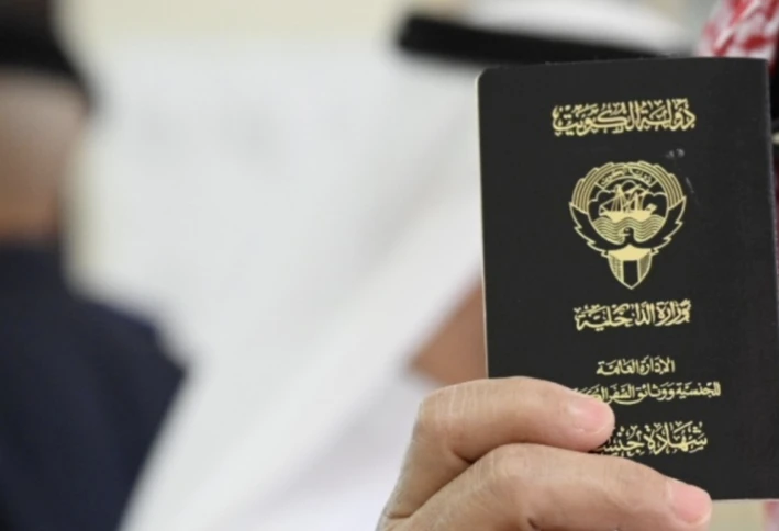 أخ كويتي مزعوم يمنح جنسيته إلي ٩٩٩ من الأغراب : أكبر عملية تزوير