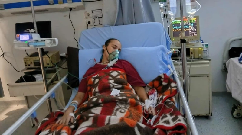 أختها أصيبت بمرض غامض وأمها توفيت حزنًا، إيمان حجازي تروي تفاصيل مأساتها (خاص)