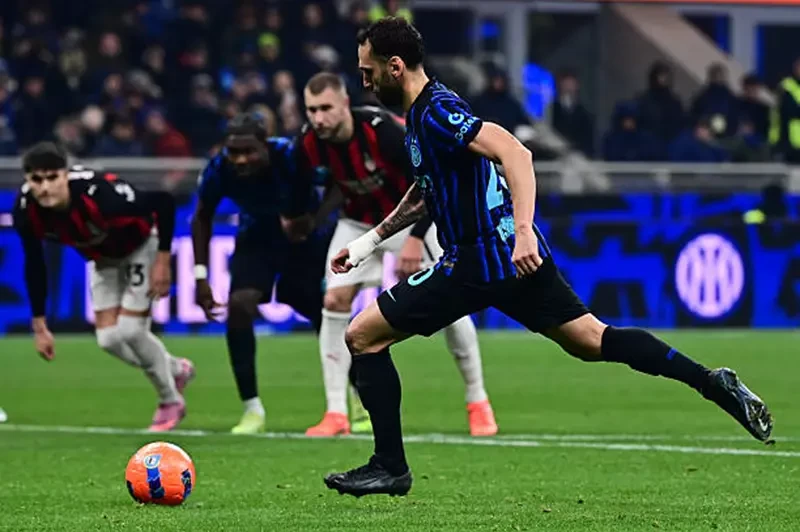 ميلان يفوز على الإنتر بهدف بوليسيتش في الدوري الإيطالي