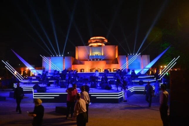 كليوباترا تضيء مسرح الأوبرا في الليلة الـ 17 للاحتفال باللغة العربية