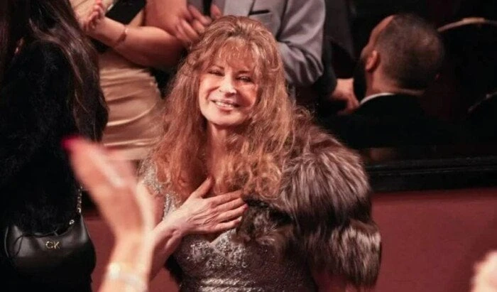 جماهير القاهرة تحتفل بحماس بظهور «نيللي» المبهر في ختام مهرجان السينما