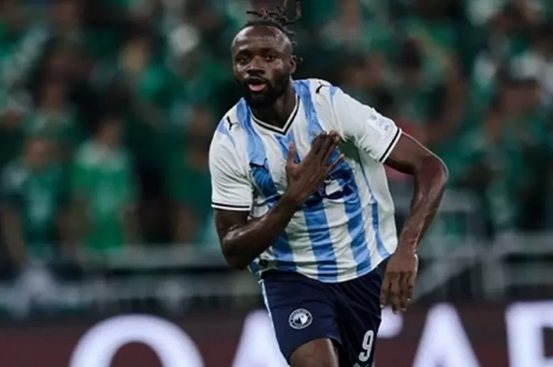 فيستون ماييلي أفضل لاعب داخل أفريقيا 2025