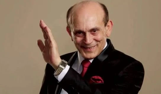 الفنان محمد صبحي يعود للظهور مجددًا بعد أزمته الصحية الأخيرة ببث جديد