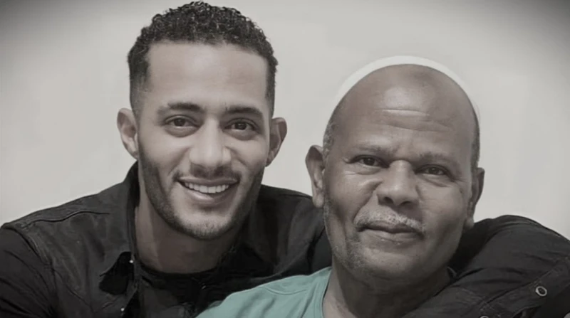 محمد رمضان يعلن موعد ومكان عزاء والده