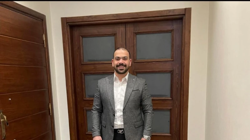 بكرتون وخشب، طبيبا عظام خليجيين ينقذان حياة نجل شقيق المحامي مجدي المتناوي