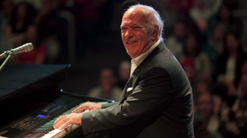 الموسيقار عمر خيرت، رحلة فنية حافلة وإصابة صحية مفاجئة تؤجل حفلاته