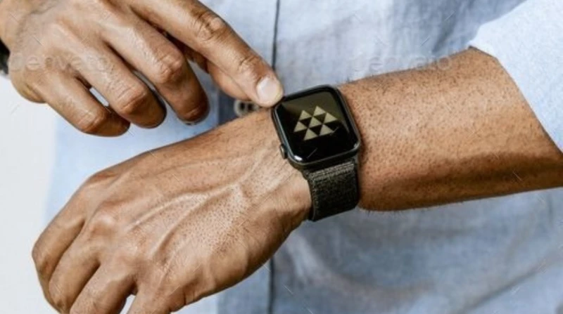 ساعة ذكية تكشف كذبة موظف وتطيح به من عمله بعد تقارير طبية مزيفة