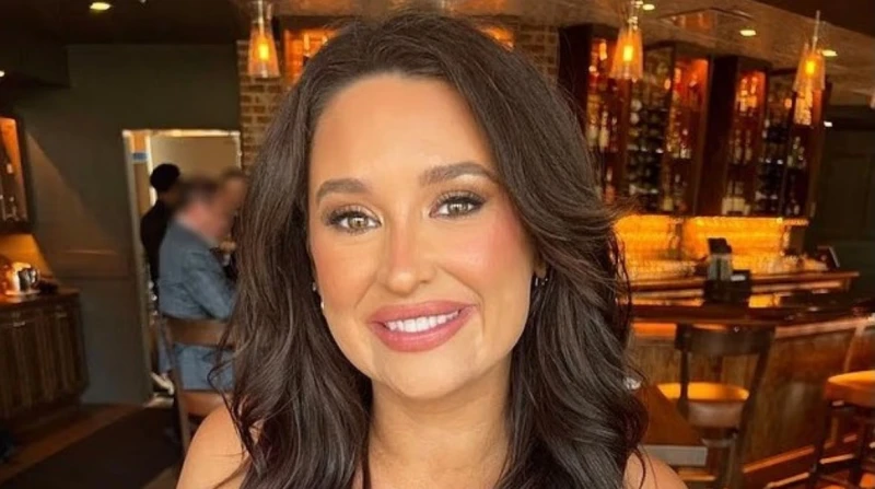 أم تفقد القدرة على النطق والرؤية لساعتين بسبب السجائر الإلكترونية