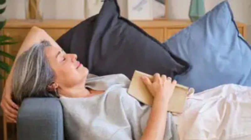 لماذا نستيقظ مبكرًا جدًا كلما تقدمنا ​​في العمر؟