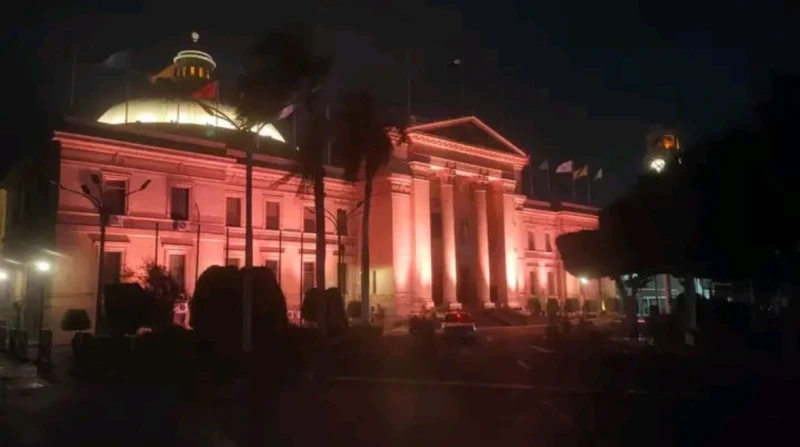 جامعة القاهرة تضيء مبانيها احتفاءً بالافتتاح التاريخي للمتحف المصري الكبير