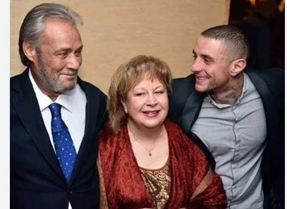 أحمد الفيشاوي يغيب عن جنازة والدته سمية الألفي: مسافر برة مصر