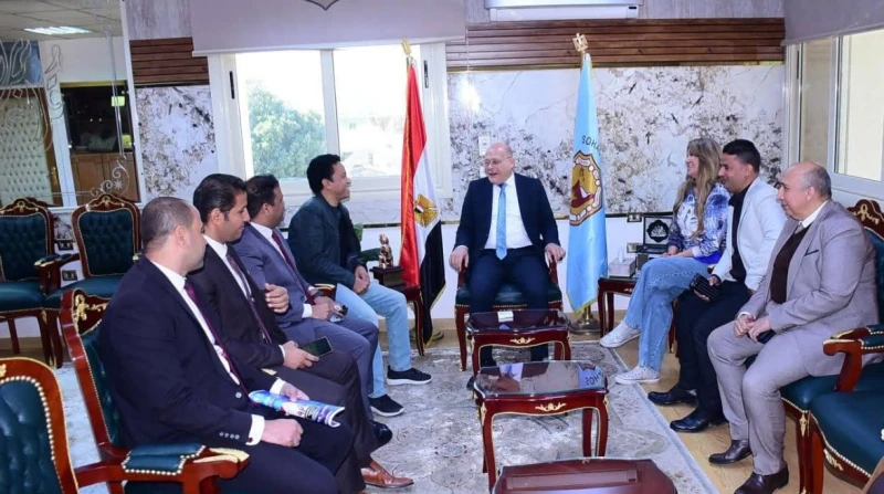 بحضور سامح حسين ولقاء سويدان، رئيس جامعة سوهاج يستقبل نجوم لجنة تحكيم "تياترو الجامعة"