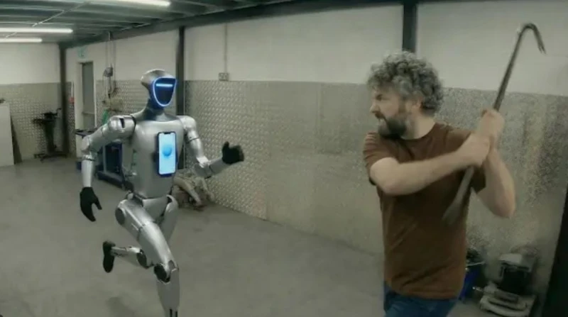 رعب الـ AI، روبوت يطلق النار على صانع محتوى في تجربة علمية