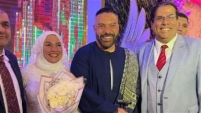 جلباب صعيدي وعروس محجبة.. الصور الأولى من حفل زفاف الفنان محمد خميس