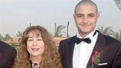 موعد عودة أحمد الفيشاوي إلى مصر.. وهل يستقبل عزاء والدته سمية الألفي؟