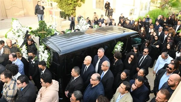 أمير رمزي ينشر تعزيات البابا تواضروس والشخصيات العامة له بعد وفاة والدته