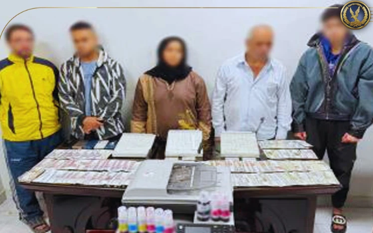 بيقلدوا العملات يامعلم : نايمين في الحجز الليلة