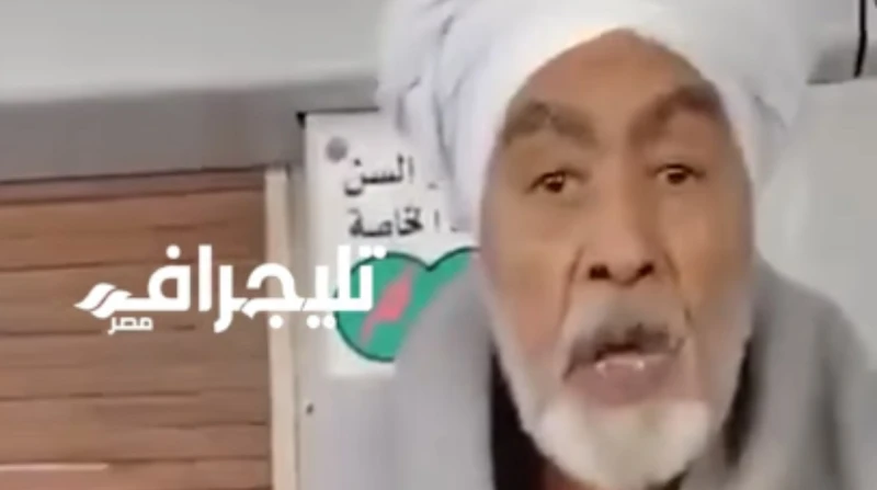 "ايه اللي حشرها في عربية الرجالة؟"، المسن الصعيدي صاحب واقعة فتاة المترو يدافع عن موقفه