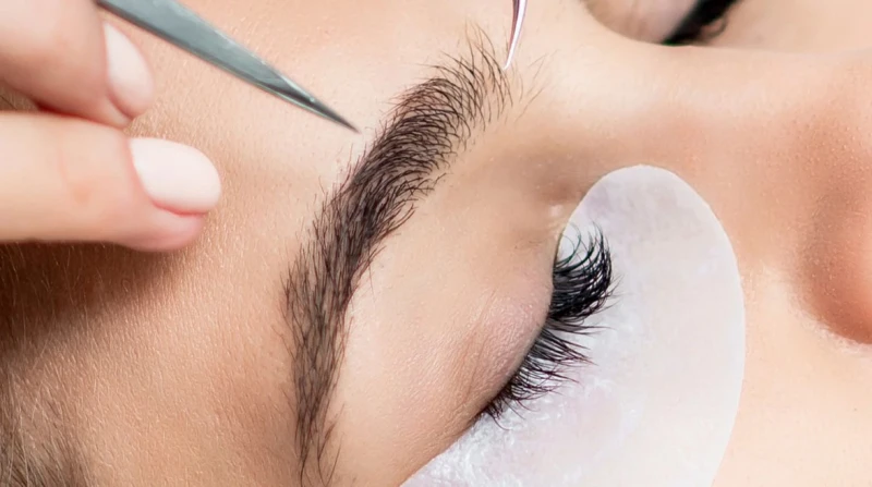 الأظافر والرموش الصناعية بين الزينة والضرر, تجارب حقيقية وماذا يقول الخبراء؟