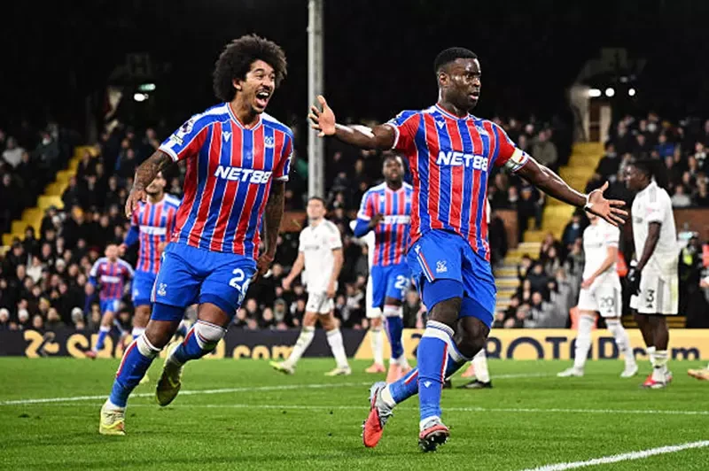 كريستال بالاس يقفز إلى المركز الرابع في الدوري الإنجليزي