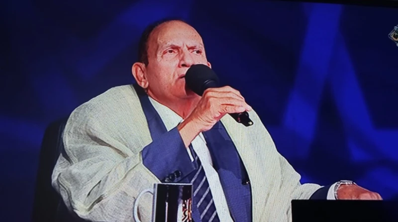 "من قرأ الخمس لم ينس"، نصائح الدكتور أحمد نعينع للقارئ عمر علي في دولة التلاوة