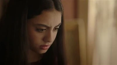 مسلسل ميدتيرم الحلقة 13.. صدمة تيا بعد اكتشاف خيانة والدتها