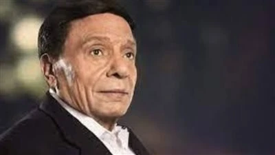 خوفًا على تدهور حالته.. هل تخفي أسرة عادل إمام خبر وفاة شقيقته عنه؟