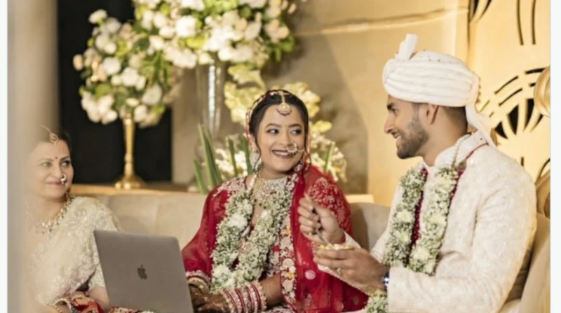 بين الالتزام والجدل.. عروس هندية تعمل على "اللابتوب" أثناء الزفاف