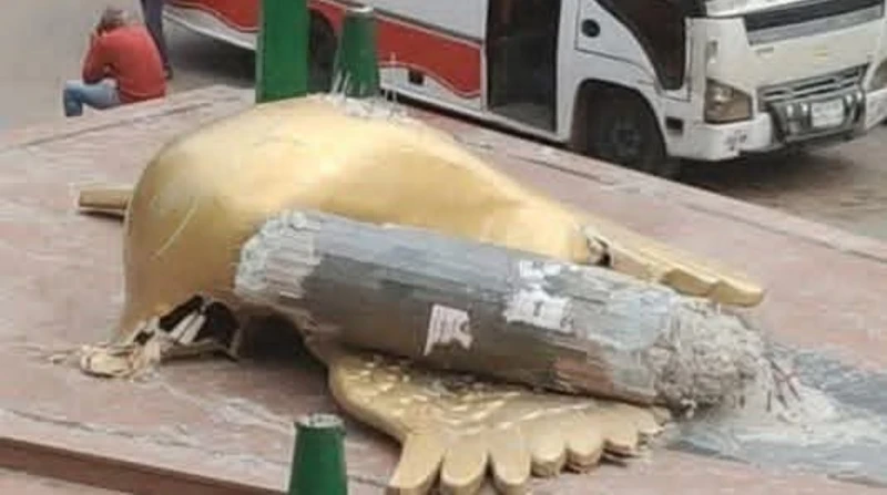 أسرة الشهيد مصطفى عثمان "مصدومة" بعد إزالة صوره بأسيوط: هل مصر بتنسى ولادها؟