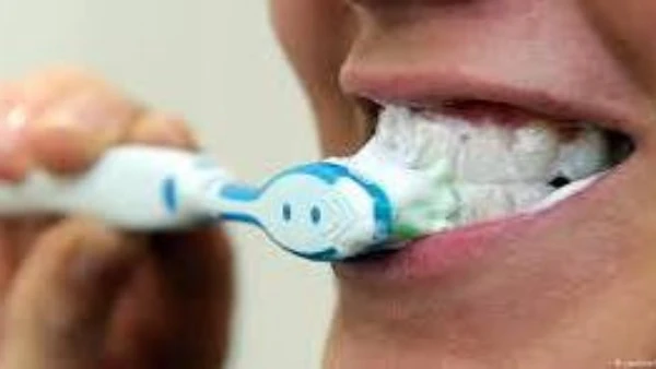 مش أي وقت ينفع.. اعرف الوقت المثالي لتنظيف أسنانك لحمايتها من التسوس