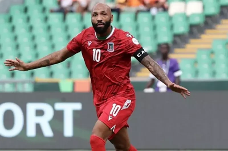 غينيا طارت من الكان.. ونسوي كتب اسمه في التاريخ