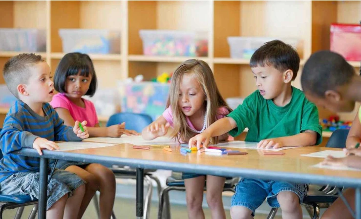 عامل حضانة يعترف بارتكابه 26 جريمة جنسية بحق الأطفال: اخصووووه