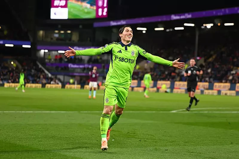 فولهام يقهر بيرنلي 3-2 في الدوري الإنجليزي