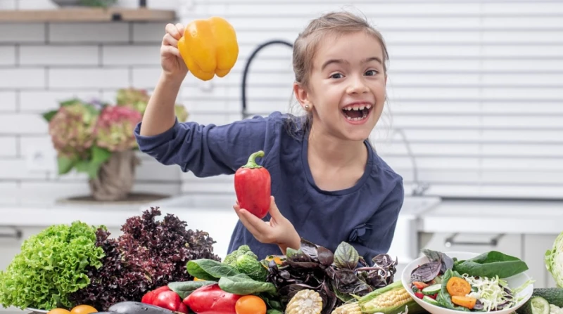 رغم تسويقها على أنها صحية.. أطعمة خطيرة تجنبي تقديمها لأطفالك