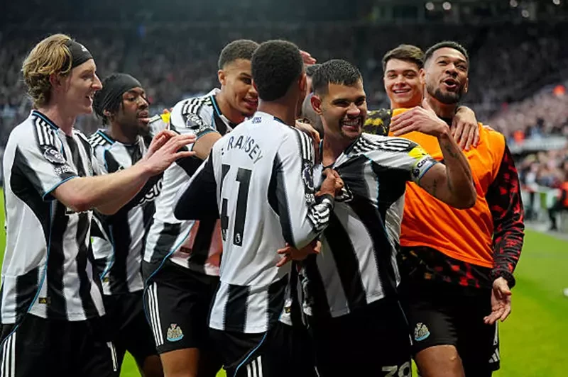 إيفرتون يكتسح نوتنجهام.. ونيوكاسل يفوز على بيرنلي بهدفين