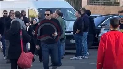 حمزة العيلي وأحمد داش وهنادي مهنا وزوجها.. أبرز الحاضرين في جنازة الماكير محمد عبد الحميد