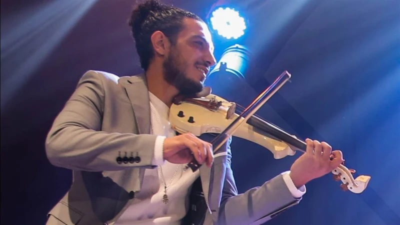 عازف الكمان عزمي مجدي يحيي حفل رأس السنة في النادي الدبلوماسي