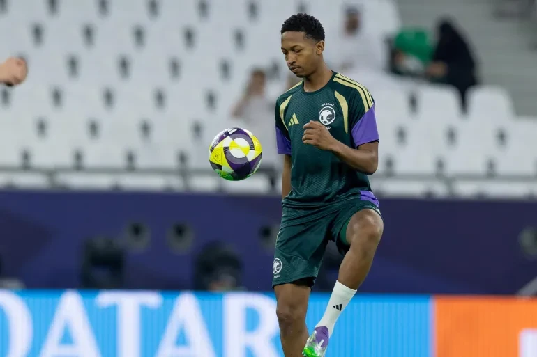 الأن.. مباراة عمان ضد السعودية اليوم في كاس العرب