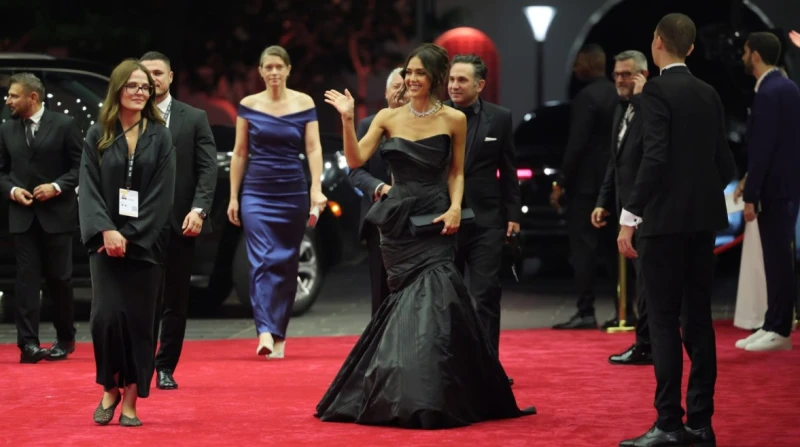 المطر يعطل تدفق فعاليات مهرجان البحر الأحمر، والإدارة تنبه الضيوف