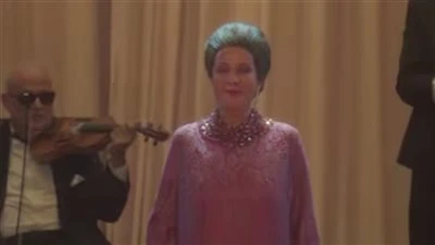 ليها حضور وطلة وموهبة.. فيدرا تدافع عن منى زكي بعد موجه الانتقادات