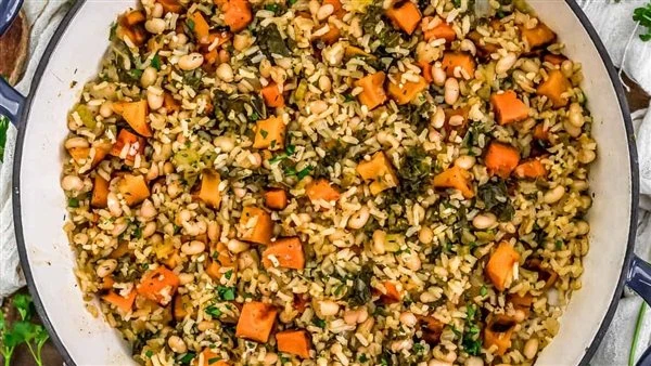 طريقة عمل الأرز البني بالقرع العسلي والزعتر، طبق شتوي بقيمة غذائية عالية