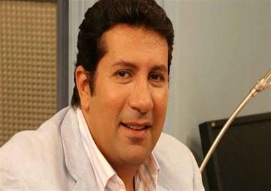 بعد تلقيه 105 آلاف رسالة.. أمير رمزي يطلب الدعاء لوالدته ويعلن موعد العزاء