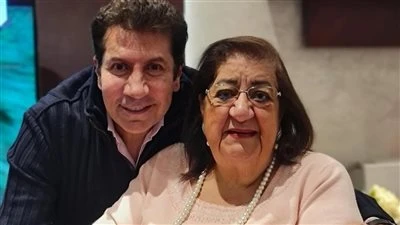 كانت طيبة ربنا يصبرك يا هاني.. نجوم الفن ينعون والدة الفنان هاني رمزي