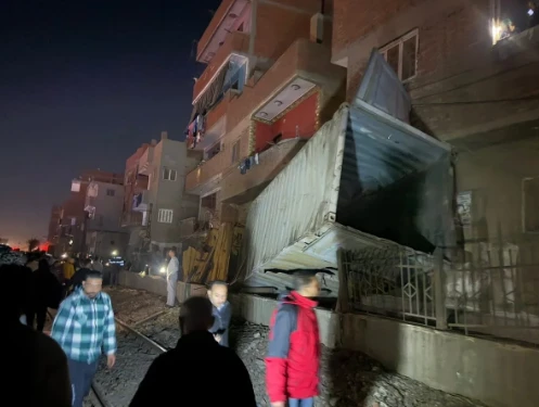 التفاصيل الكاملة لحادث قطار طوخ : مشاهد من سقوط حاويات البضائع