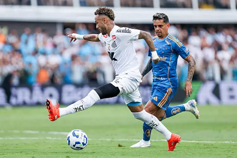 سانتوس يهرب من الهبوط بثلاثية مثيرة أمام كروزيرو