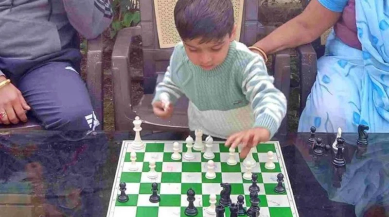 الطفل المعجزة يحصل على تصنيف رسمي في الشطرنج بسن 3 سنوات