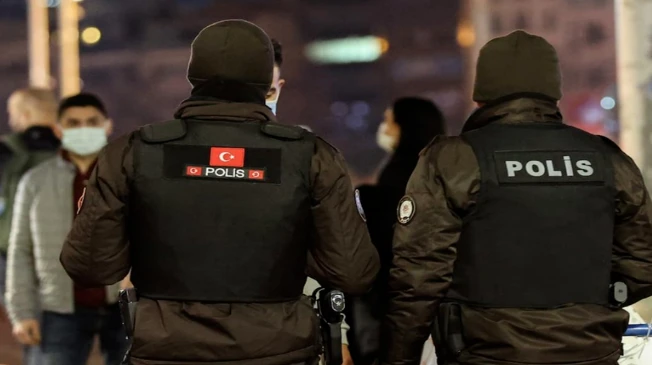 ٣ إخوان مضللين خططوا لمهاجمة السفارة المصرية في تركيا : إتكلبشوا