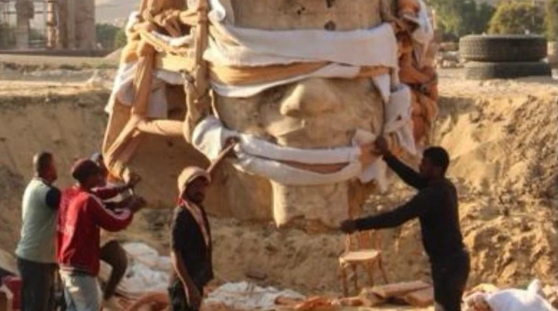 حدث أثري، تمثال عملاق لـ أمنحتب الثالث يستعيد مكانه في الأقصر