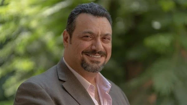 مراد مكرم: طالما فيه حد بيحبك من كل قلبه عمرك ما هتبقى لوحدك